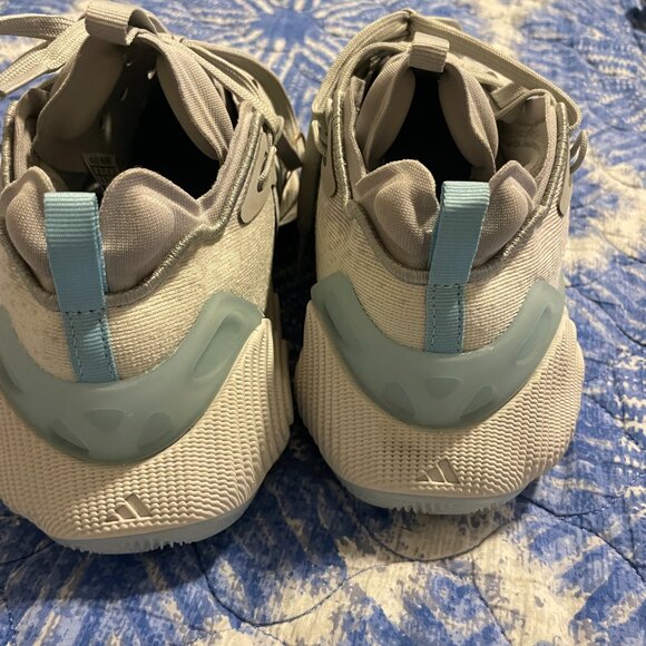 New NNB Adidas Trae Young 3 Grey Mens Boys Sneaker Size 6.5 Basketball - Picture 3 of 5